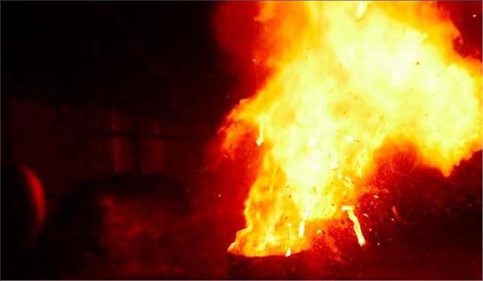 वाराणसी में पिता-पुत्र की शक्तिशाली बम विस्फोट कर हत्या​​​​​​​