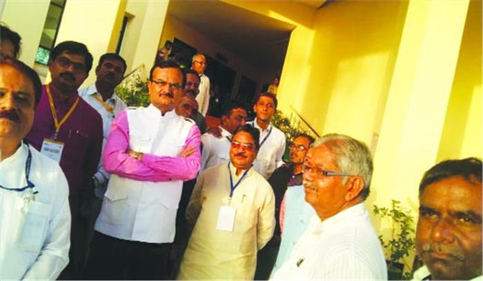 गुजरात के मंत्रियों का निर्मल बरड़िया ने किया स्वागत