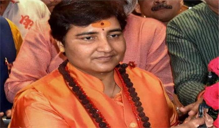 प्रज्ञा ने मंदिरों में दी दस्तक, कांग्रेस ने आयोग से की शिकायत