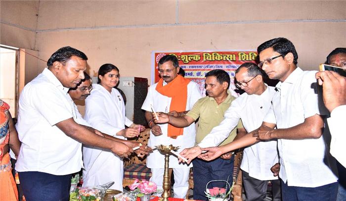 नि:शुल्क चिकित्सा शिविर में 200 से ज्यादा लोगों का इलाज