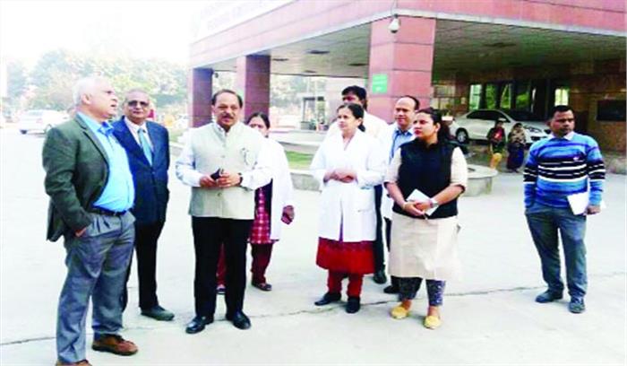 प्रमुख सचिव ने जिला अस्पताल का किया निरीक्षण