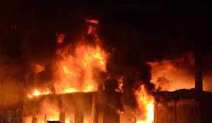 तेज गोदाम में आग लगने से लाखों का पेट्रोल डीजल जला