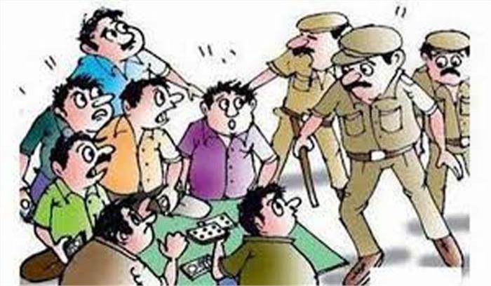 प्रतापगढ़ पुलिस ने गिरफ्तार किए आठ जुआरी
