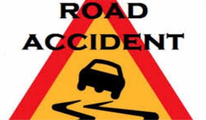 सड़क दुर्घटनाओं में दादा-पोते सहित चार लोगों की मौत