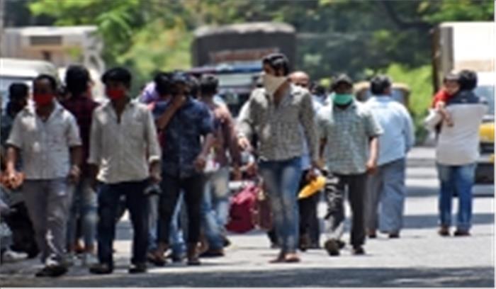 केवल 700 किलोमीटर और की है बात, दिन में छिपकर रात में चलते हैं हम