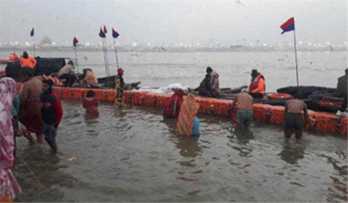 पौष पूर्णिमा स्नान से हुआ माघ मेले का आगाज, कड़ाके की ठंड पर भारी पड़ा आस्था का विश्वास