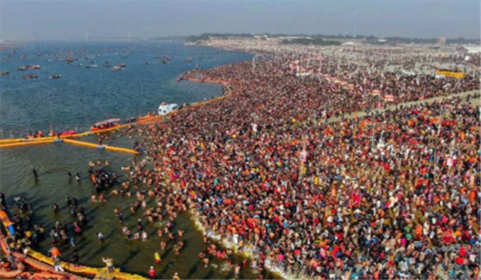 कुंभ: पौष पूर्णिमा के मौके पर हजारों लोगों ने संगम में लगाई डुबकी