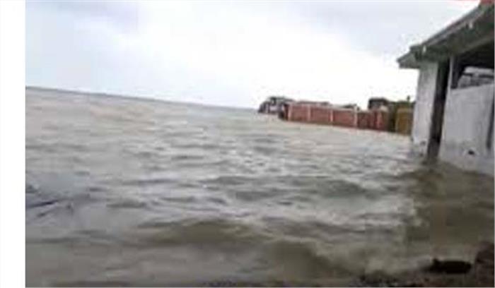 प्रयागराज में एक बार फिर उफनाई गंगा और यमुना