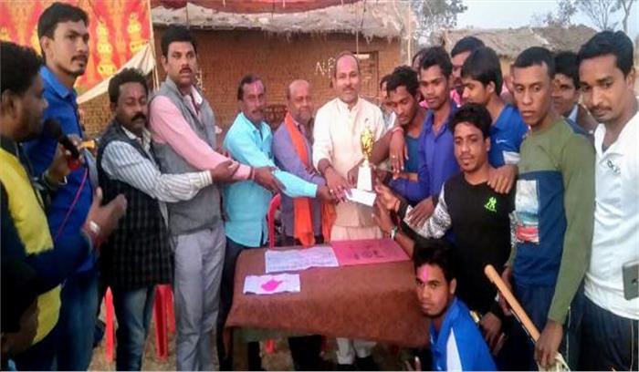 नरतोरा में दस दिवसीय टेनिस बाल क्रिकेट प्रतियोगिता का समापन