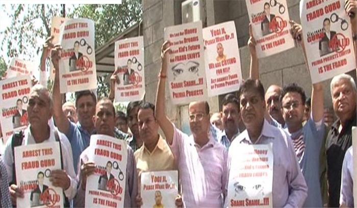 प्रीमिया बिल्डर के मालिक की गिरफ्तारी को लेकर एसएसपी को सौंपा ज्ञापन