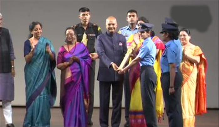 कोविंद ने प्रदान किये नारी शक्ति पुरस्कार कोविंद ने प्रदान किये नारी शक्ति पुरस्कार