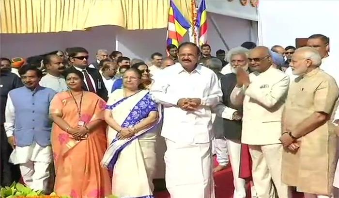 पीएम मोदी ,कोविंद और नायडू ने भीमराव रामजी अंबेडकर को श्रद्धांजलि दी पीएम मोदी ,कोविंद और नायडू ने भीमराव रामजी अंबेडकर को श्रद्धांजलि दी