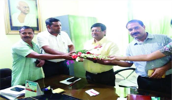 प्राथमिक शिक्षक संघ व शिक्षा मित्र ने नव नियुक्त बीएसए का किया स्वागत