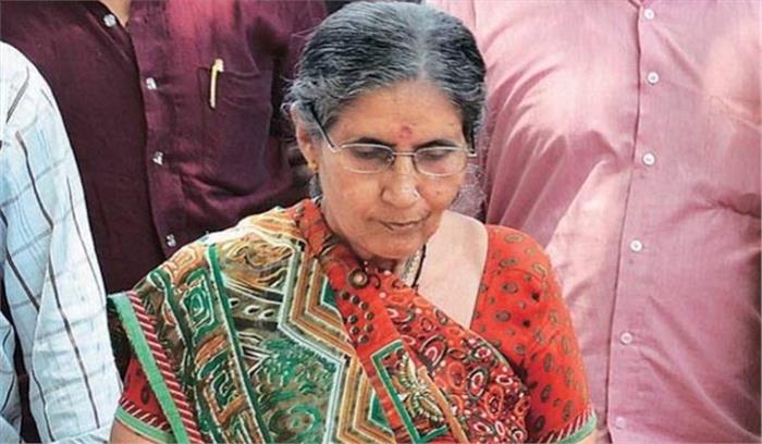 पीएम मोदी की पत्नी जसोदा बेन ने किया ब्रह्मा मंदिर में दर्शन