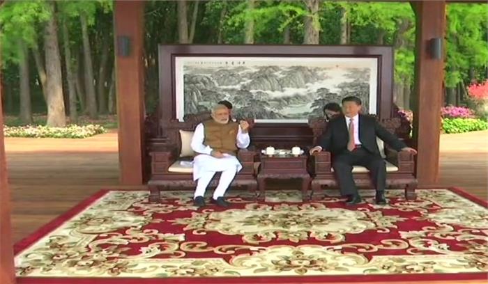 झील के किनारे हुई पीएम मोदी और शी जिनपिंग की मुलाकात 