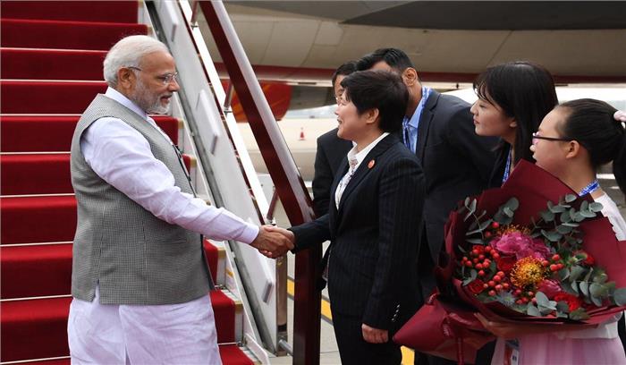 एससीओ में हिस्सा लेने चीन पहुंचे पीएम मोदी, भारतीय समुदाय से की मुलाकात