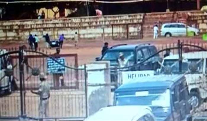 पीएम मोदी के हेलीकॉप्टर से निकले काले बक्से की जाँच करें आयोग