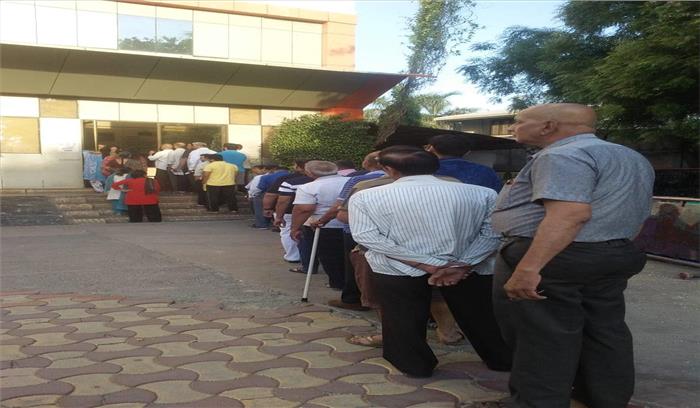 गुजरात लोकसभा चुनाव: 5 बजे तक 59 प्रतिशत मतदान गुजरात लोकसभा चुनाव: 5 बजे तक 59 प्रतिशत मतदान