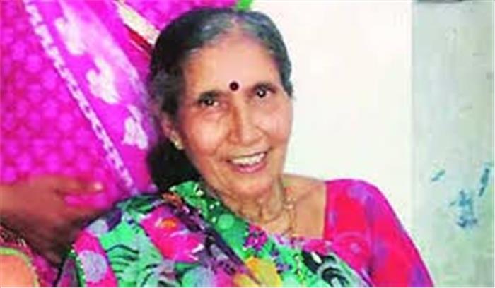 प्रधानमंत्री नरेंद्र मोदी की पत्नी जसोदा बेन पुष्कर पहुंची