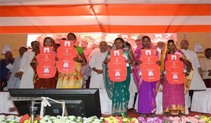 मोदी सरकार का बड़ा लक्ष्य:100 दिनों में होंगे 8 करोड़ उज्ज्वला कनेक्शन मोदी सरकार का बड़ा लक्ष्य:100 दिनों में होंगे 8 करोड़ उज्ज्वला कनेक्शन