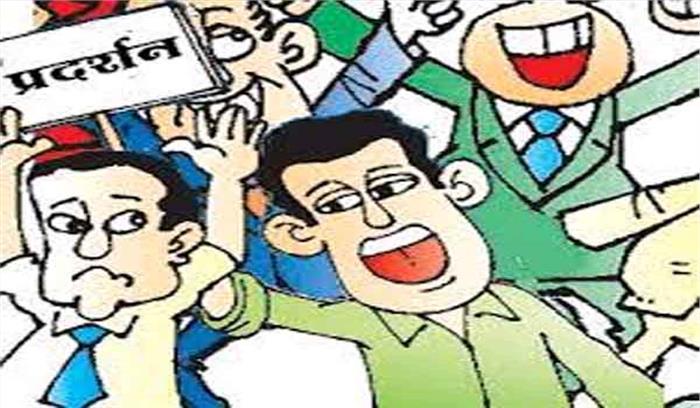 प्राचार्य की अश्लील टिप्पणी से नाराज छात्राओं ने किया प्रदर्शन