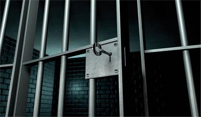 नियम कायदों को ताक पर रखकर दी जा रही कैदियों को छूट