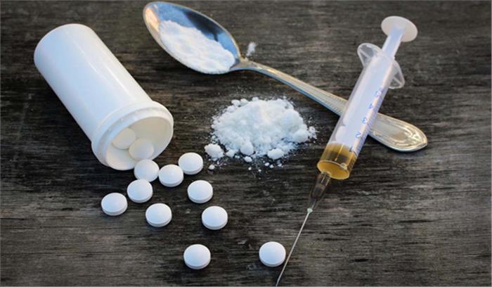 निजी बस से नशीली दवा का जखीरा बरामद