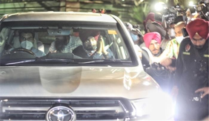 प्रियंका से मिलने के बाद सिद्धू ने राहुल गांधी से की मुलाकात