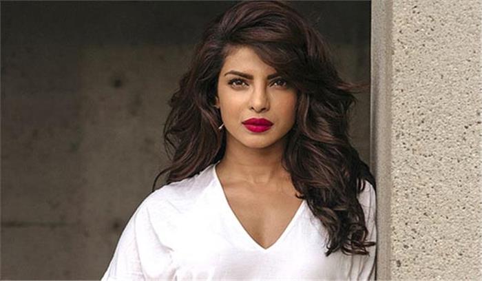 प्रियंका चोपड़ा ने की हैरी और मर्केल की शाही शादी में शामिल होने की तैयारी