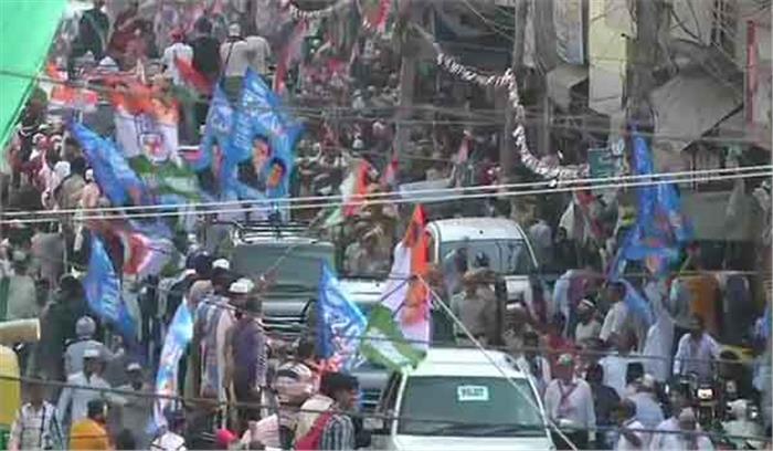 उत्तर पूर्वी दिल्ली से प्रियंका गांधी और शीला दीक्षित का रोड शो, उमड़ा जनसैलाब