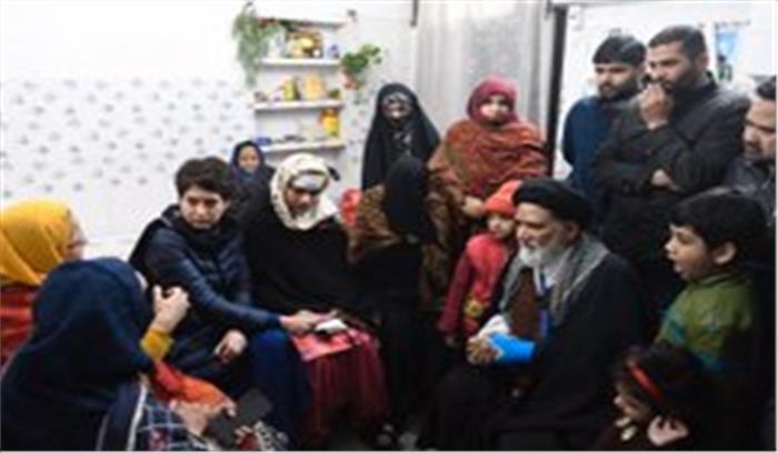 प्रियंका गांधी ने मुजफ्फरनगर में हिंसा पीड़ितों से मुलाकात की