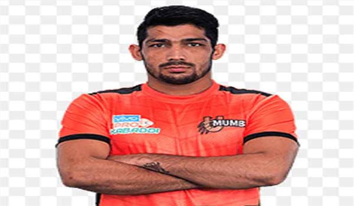 खाली समय में गांव के बच्चों को कबड्डी सिखाते हैं दर्शन कादियान