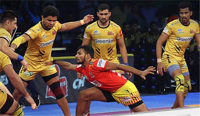 प्रो कबड्डी के 100वें मैच में गुजरात जीता, प्लेऑफ में पहुंचा