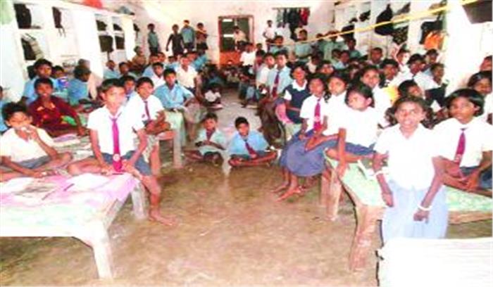 बदहाल स्कूलों में बेहतर सपनों के साथ आज पहुंचेंगे नौनिहाल