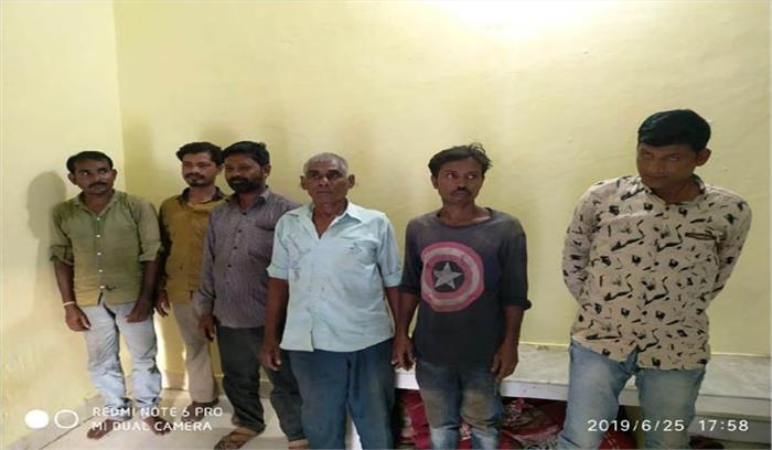 भाटापारा : अवैध शराब बेचने पिलाने व चखना सेंटरों के विरूद्ध प्रतिबंधात्मक कार्रवाई की गई भाटापारा : अवैध शराब बेचने पिलाने व चखना सेंटरों के विरूद्ध प्रतिबंधात्मक कार्रवाई की गई