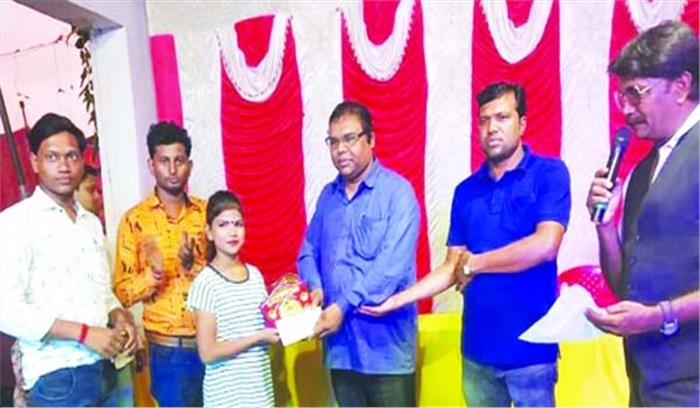 विश्वकर्मा जयंती पर हुआ डांस प्रतियोगिता, पुरस्कार भी दिया गया विश्वकर्मा जयंती पर हुआ डांस प्रतियोगिता, पुरस्कार भी दिया गया