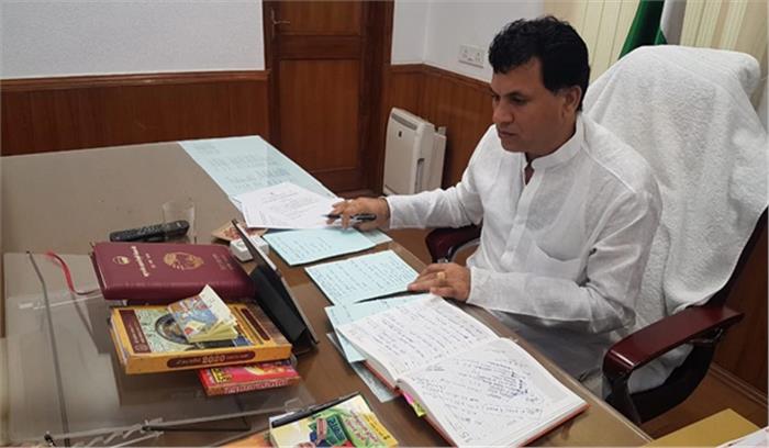 आमजन से जुड़ने के लिए मोदी सरकार के मंत्री ने अपने नाम से बनाया एप