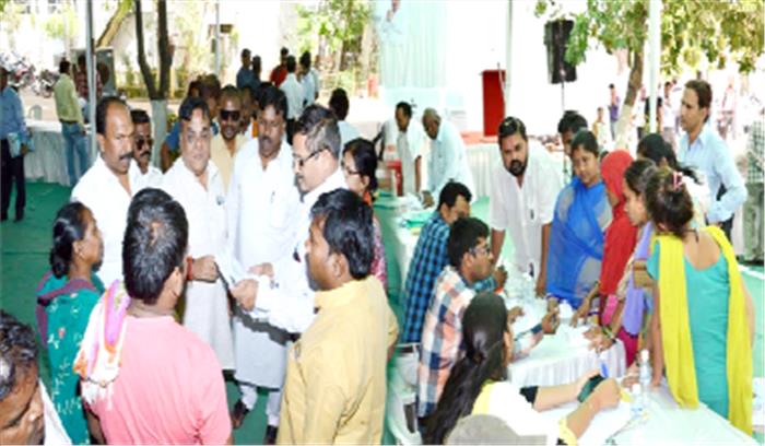 एक छत के नीचे हो रहा शिकायतों का समाधान