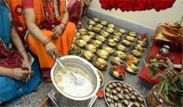 छठ महापर्व की तैयारियों में जुटे श्रद्धालु, प्रशासन