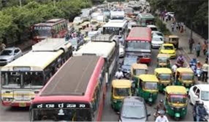 कर्नाटक यातायात नियम तोड़ने वालों पर भारी जुर्माने को कम करने की तैयारी में