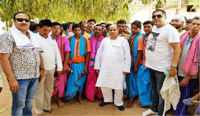 सरकार की लोक कल्याणकारी योजनाओं से ग्रामीणों को अवगत कराया