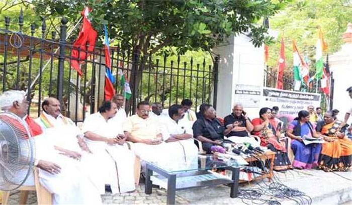 मुख्यमंत्री नारायणस्वामी का अनिश्चितकालीन धरना छठे दिन भी जारी