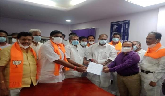 आर सेल्वम ने भरा विधानसभा अध्यक्ष के लिए नामांकन