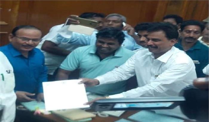 कांग्रेस विधायक जॉन कुमार का इस्तीफा, बीजेपी में शामिल होने की अटकलें तेज