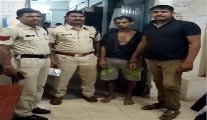 पुजारी पर फरसे से हमला, आरोपी गिरफ्तार पुजारी पर फरसे से हमला, आरोपी गिरफ्तार