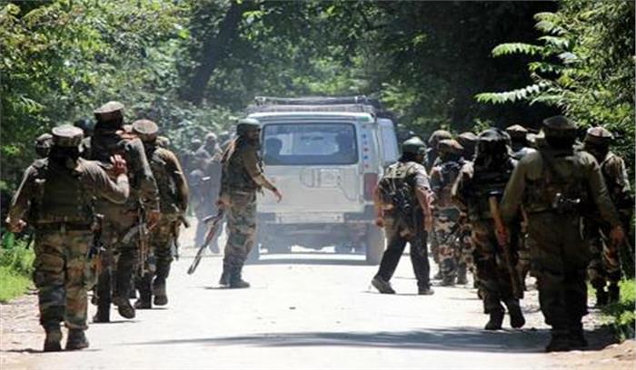 पुलवामा में वायु सेना स्टेशन पर हमला, गार्ड पर फायरिंग