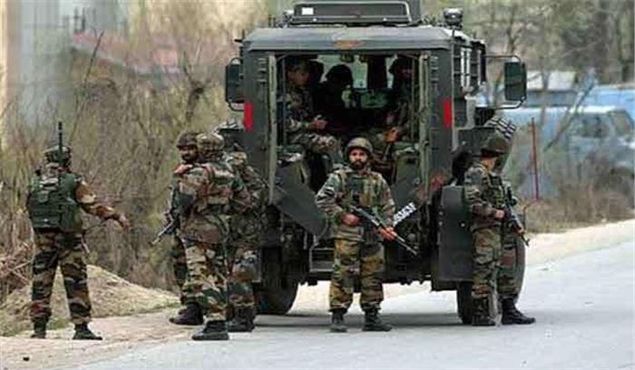 जम्मू-कश्मीर:  पुलवामा में सेना पर आतंकियों का हमला, आर्मी की गाड़ी को नुकसान
