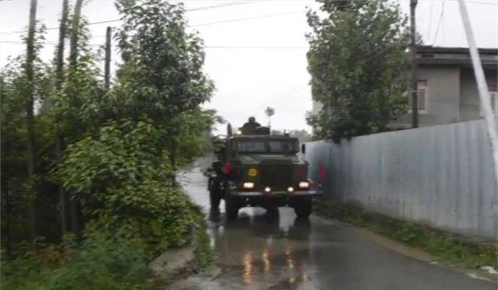 जम्मू-कश्मीर: पुलवामा में आतंकियों से मुठभेड़ जारी