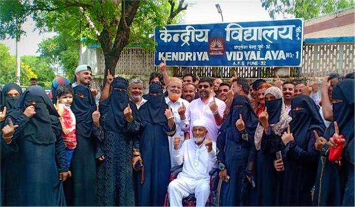 पुणे के 102 वर्षीय बुजुर्ग ने 270 सदस्यीय परिवार के साथ मतदान किया