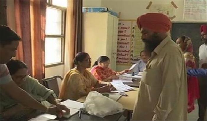 पंजाब: गुरदासपुर लोकसभा उपचुनाव के लिए मतदान शुरू